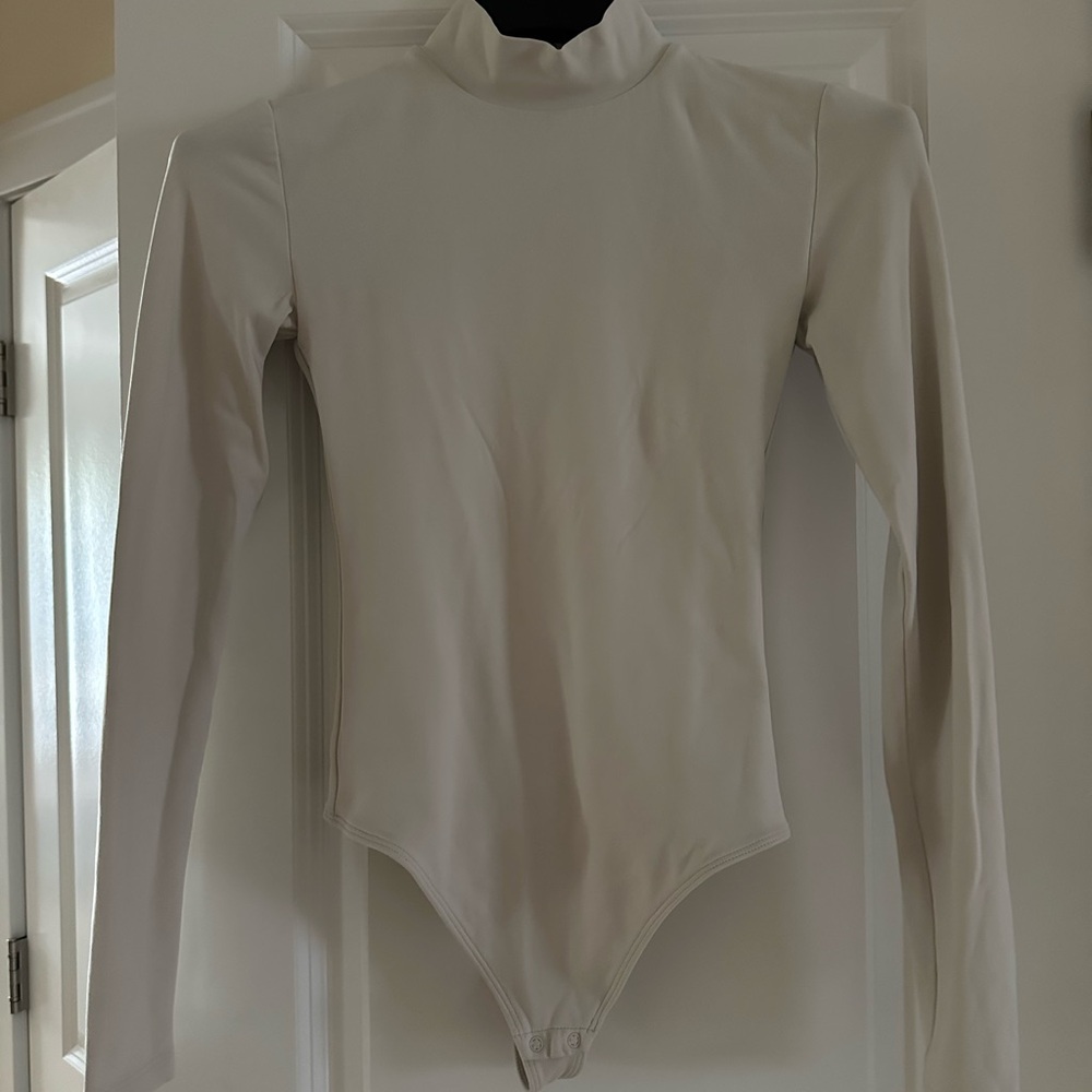 Babaton Aritzia contour bodysuit in light birch XS